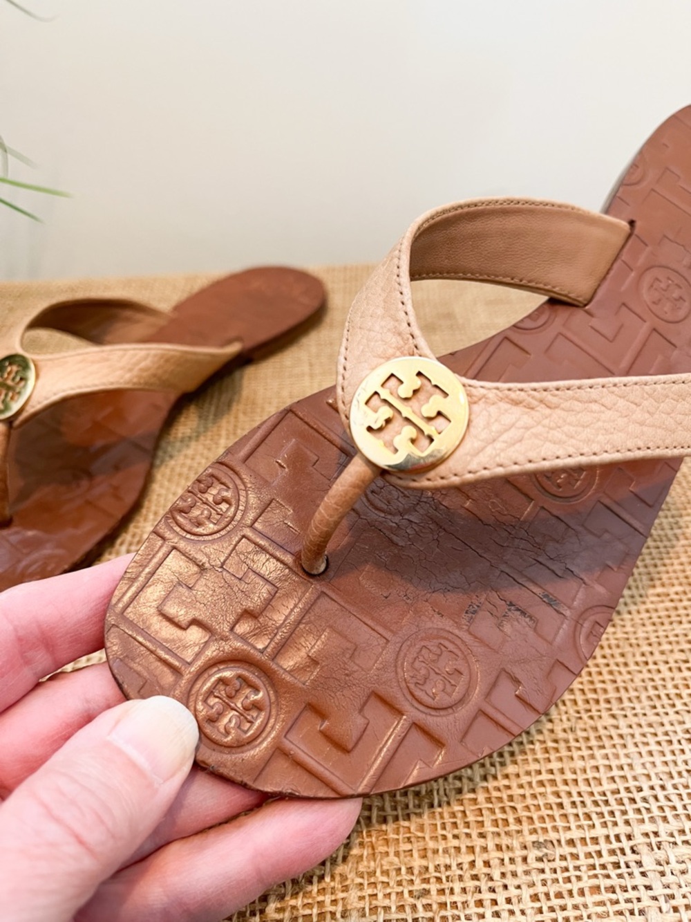 Tory Burch Thora Flat Thong Leather Sandals Tan Size 8 - Picture 7 of 11